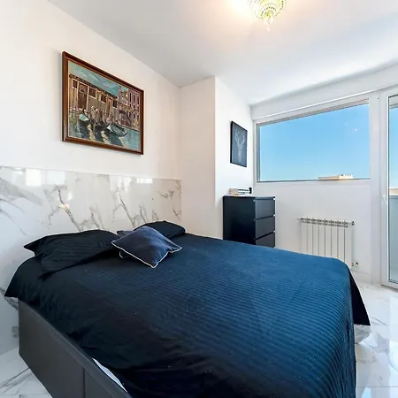Renovated In شقة