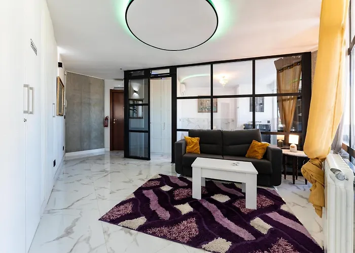 Lägenhet Renovated In *