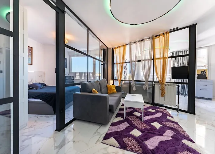 Lägenhet Renovated In *