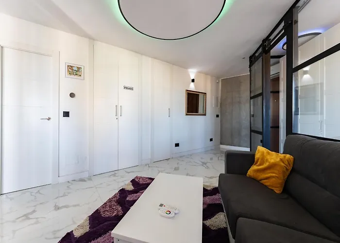 Lägenhet Renovated In *