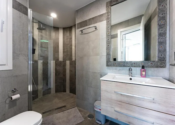 Lägenhet Renovated In