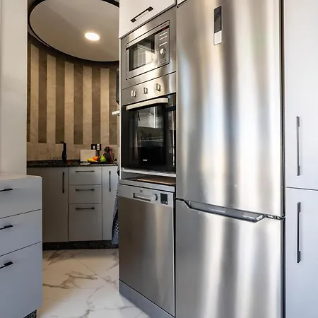 Apartament Renovated In